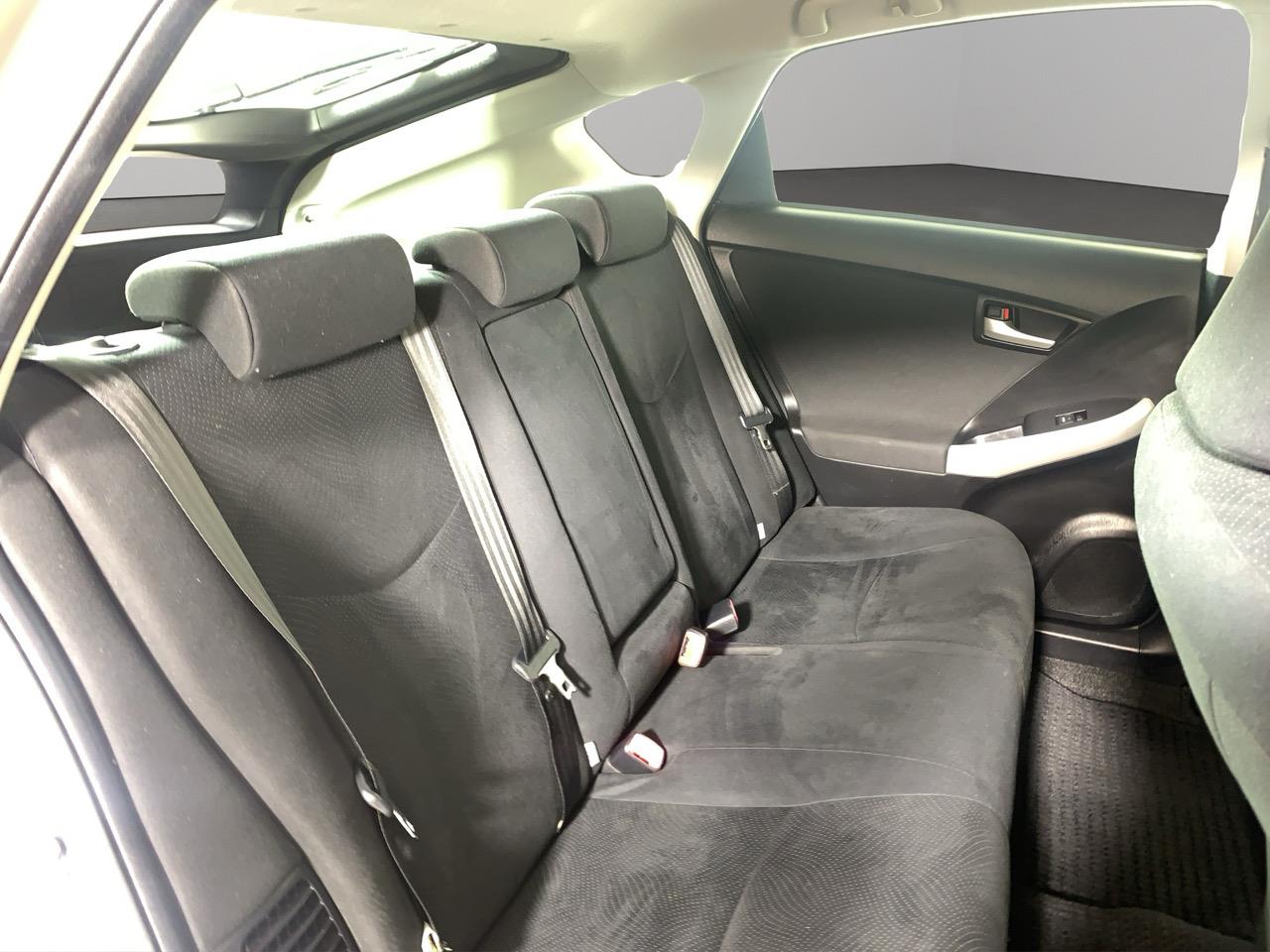 2013 Toyota Prius S Hatchback PUSH BUTTON START + AUTO LIGHTS + REVERSING CAMERA