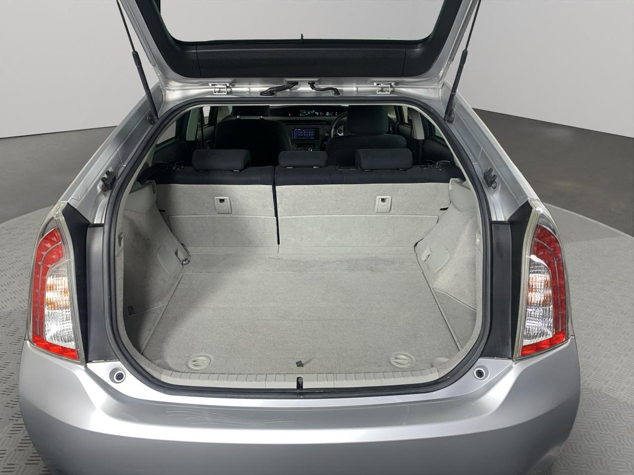 2013 Toyota Prius S Hatchback PUSH BUTTON START + AUTO LIGHTS + REVERSING CAMERA