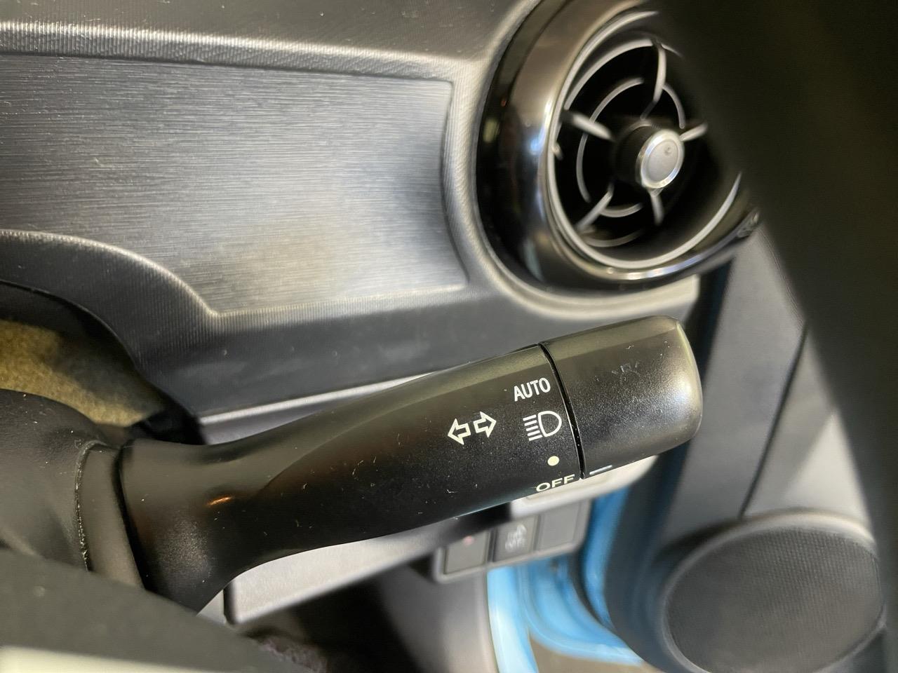 2015 Toyota Aqua Facelift Model S Hatchback REVERSING CAMERA + AUTO LIGHTS + PUSH BUTTON START