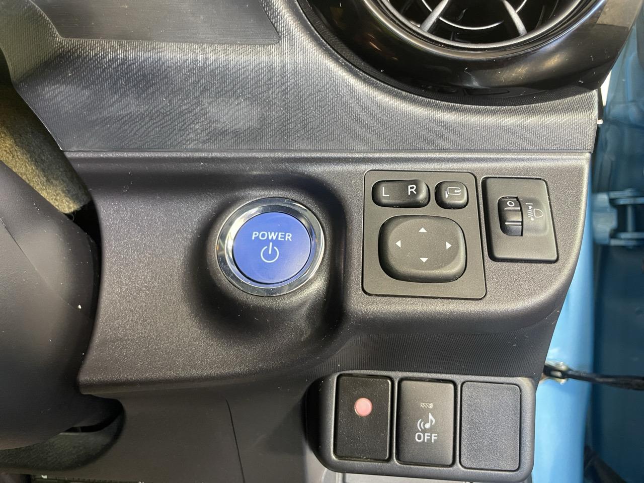 2015 Toyota Aqua Facelift Model S Hatchback REVERSING CAMERA + AUTO LIGHTS + PUSH BUTTON START