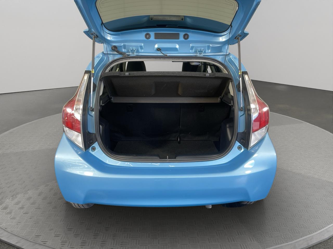 2015 Toyota Aqua Facelift Model S Hatchback REVERSING CAMERA + AUTO LIGHTS + PUSH BUTTON START