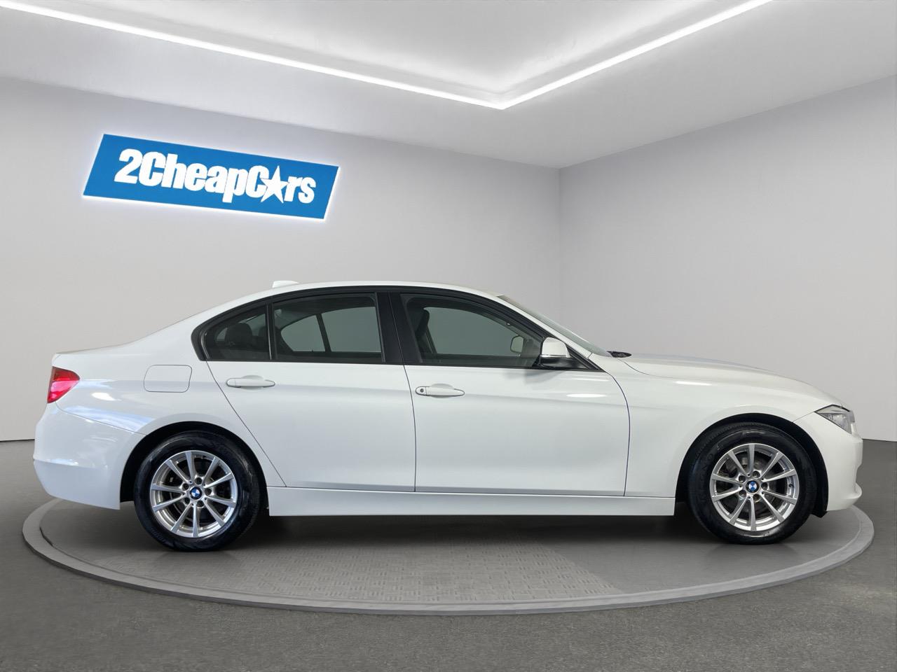 2014 BMW 320i  Sedan LOW KM + REVERSING CAMERA + PARKING SENSORS