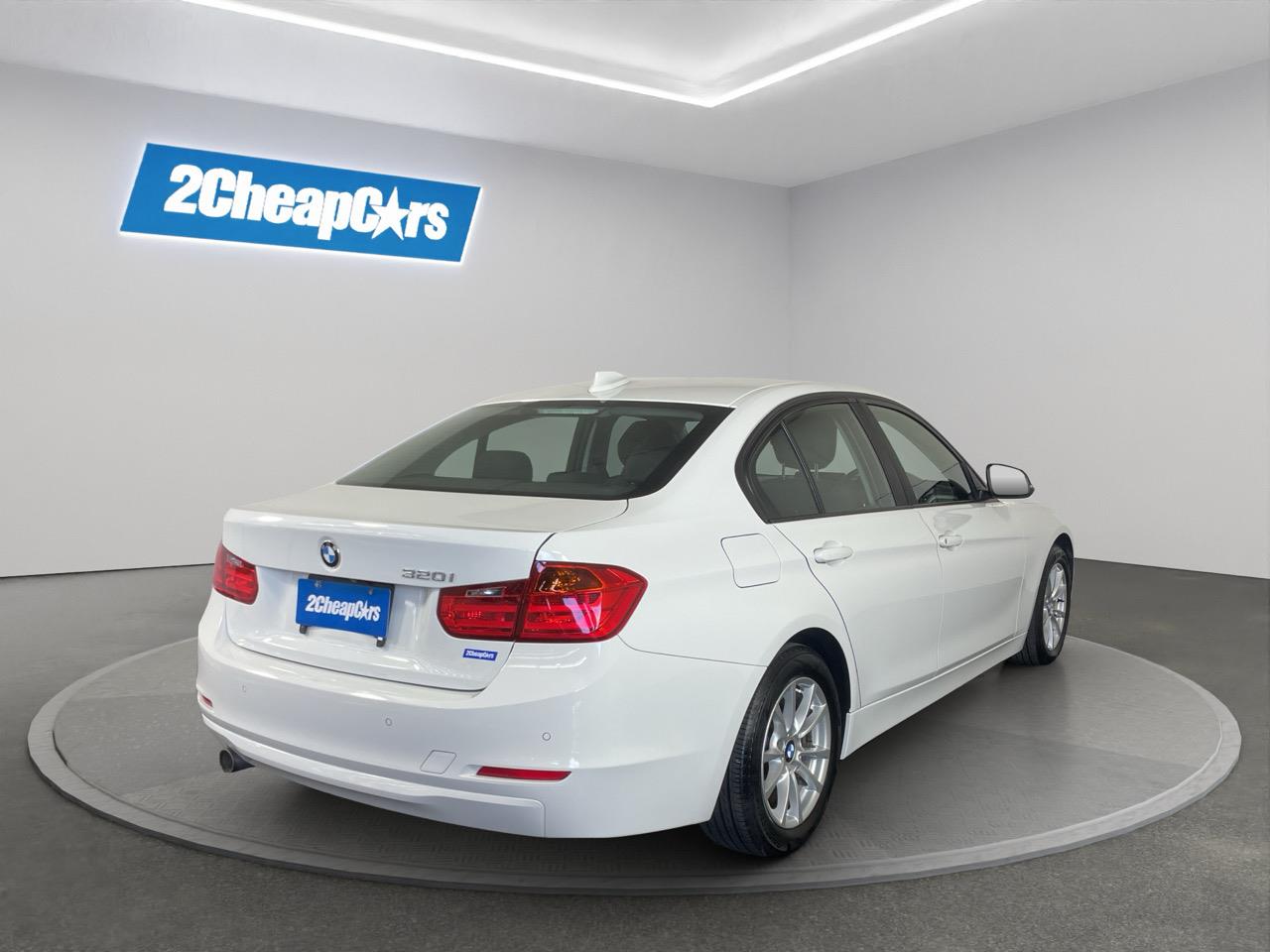 2014 BMW 320i  Sedan LOW KM + REVERSING CAMERA + PARKING SENSORS