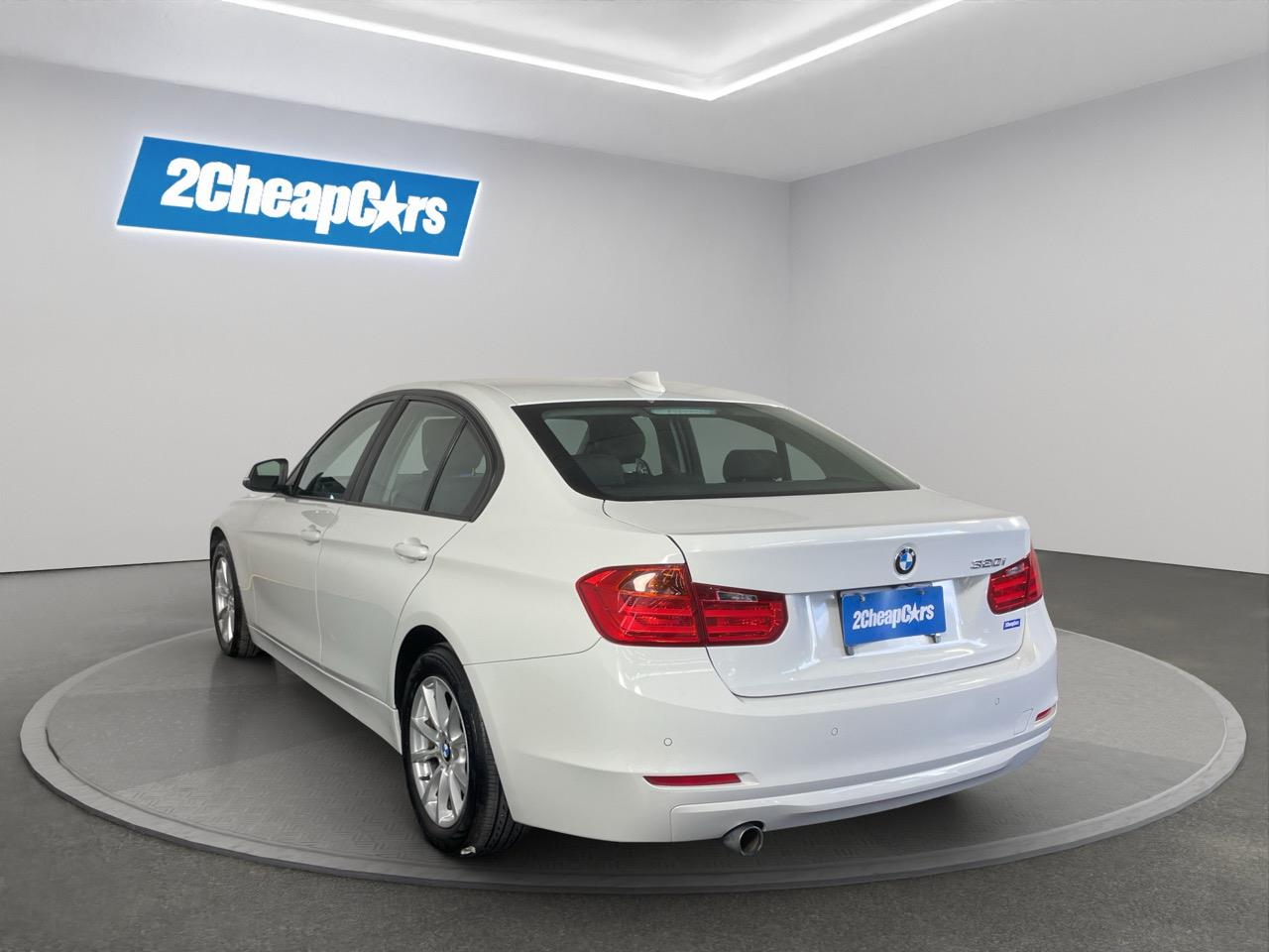 2014 BMW 320i  Sedan LOW KM + REVERSING CAMERA + PARKING SENSORS