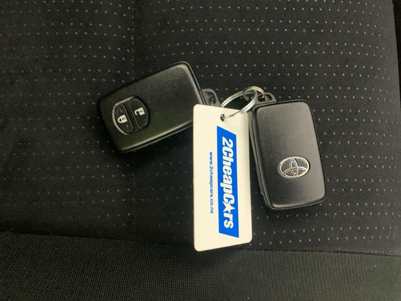 2015 Toyota Corolla Fielder Hybrid Station Wagon PUSH BUTTON START + REVERSING CAMERA + AUTO LIGHTS