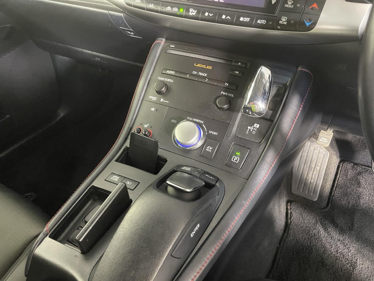 2013 Lexus CT200h Hybrid Hatchback REVERSING CAMERA + PARKING SENSORS