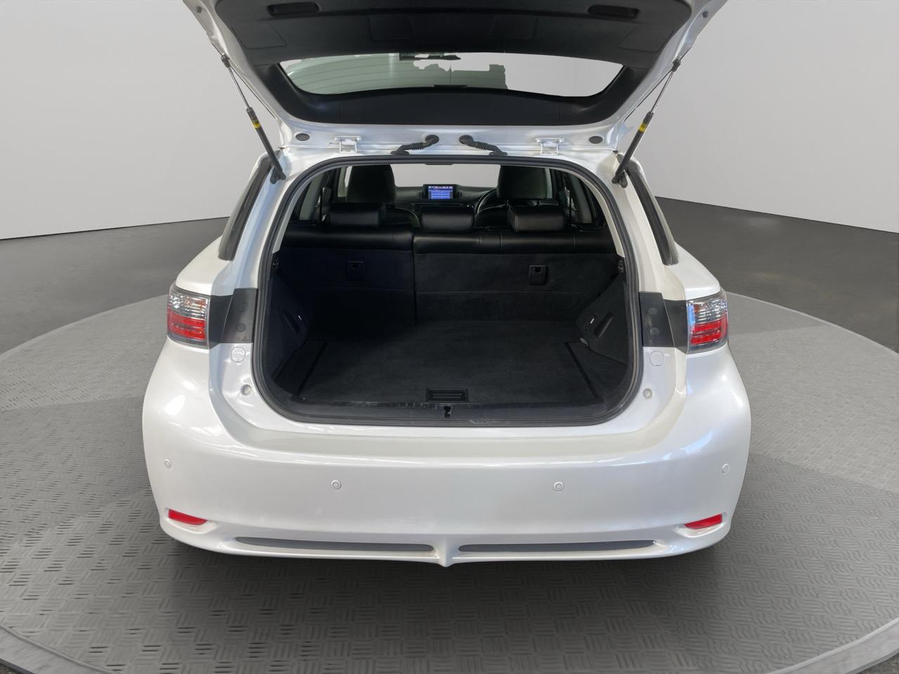 2013 Lexus CT200h Hybrid Hatchback REVERSING CAMERA + PARKING SENSORS