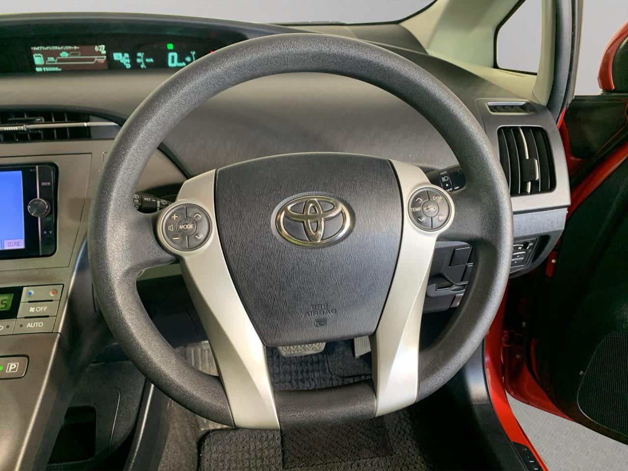2013 Toyota Prius S Hatchback REVERSING CAMERA + PUSH BUTTON START + AUTO LIGHTS