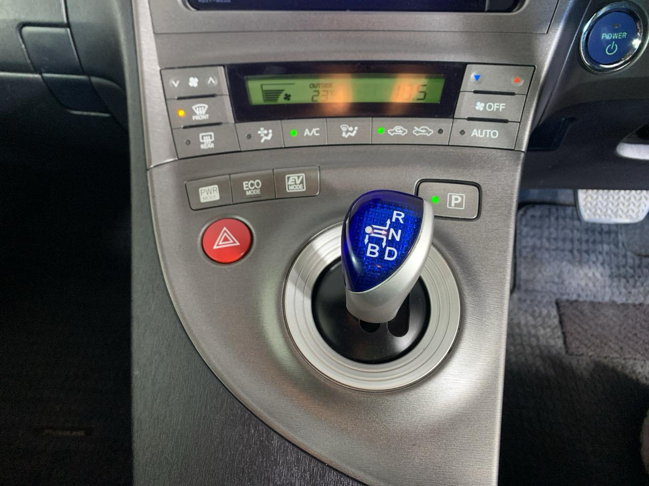 2013 Toyota Prius S Hatchback REVERSING CAMERA + PUSH BUTTON START + AUTO LIGHTS