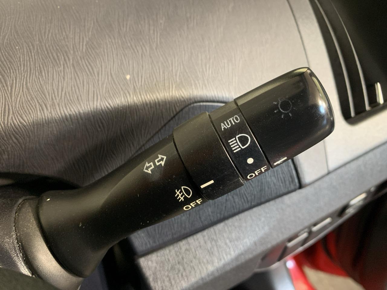 2013 Toyota Prius S Hatchback REVERSING CAMERA + PUSH BUTTON START + AUTO LIGHTS