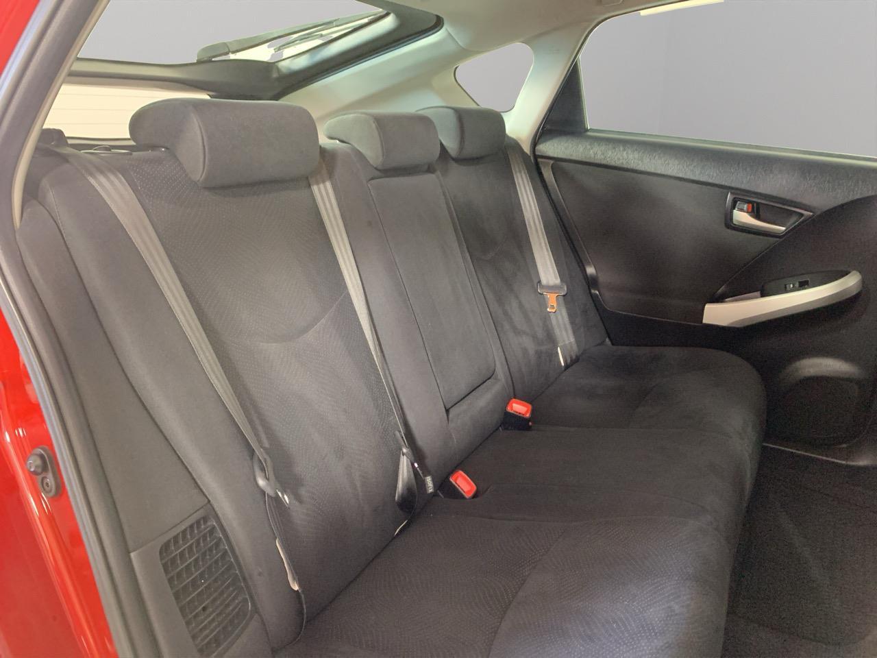 2013 Toyota Prius S Hatchback REVERSING CAMERA + PUSH BUTTON START + AUTO LIGHTS