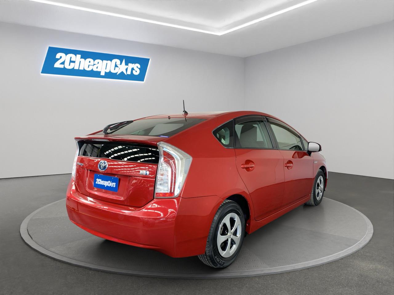 2013 Toyota Prius S Hatchback REVERSING CAMERA + PUSH BUTTON START + AUTO LIGHTS