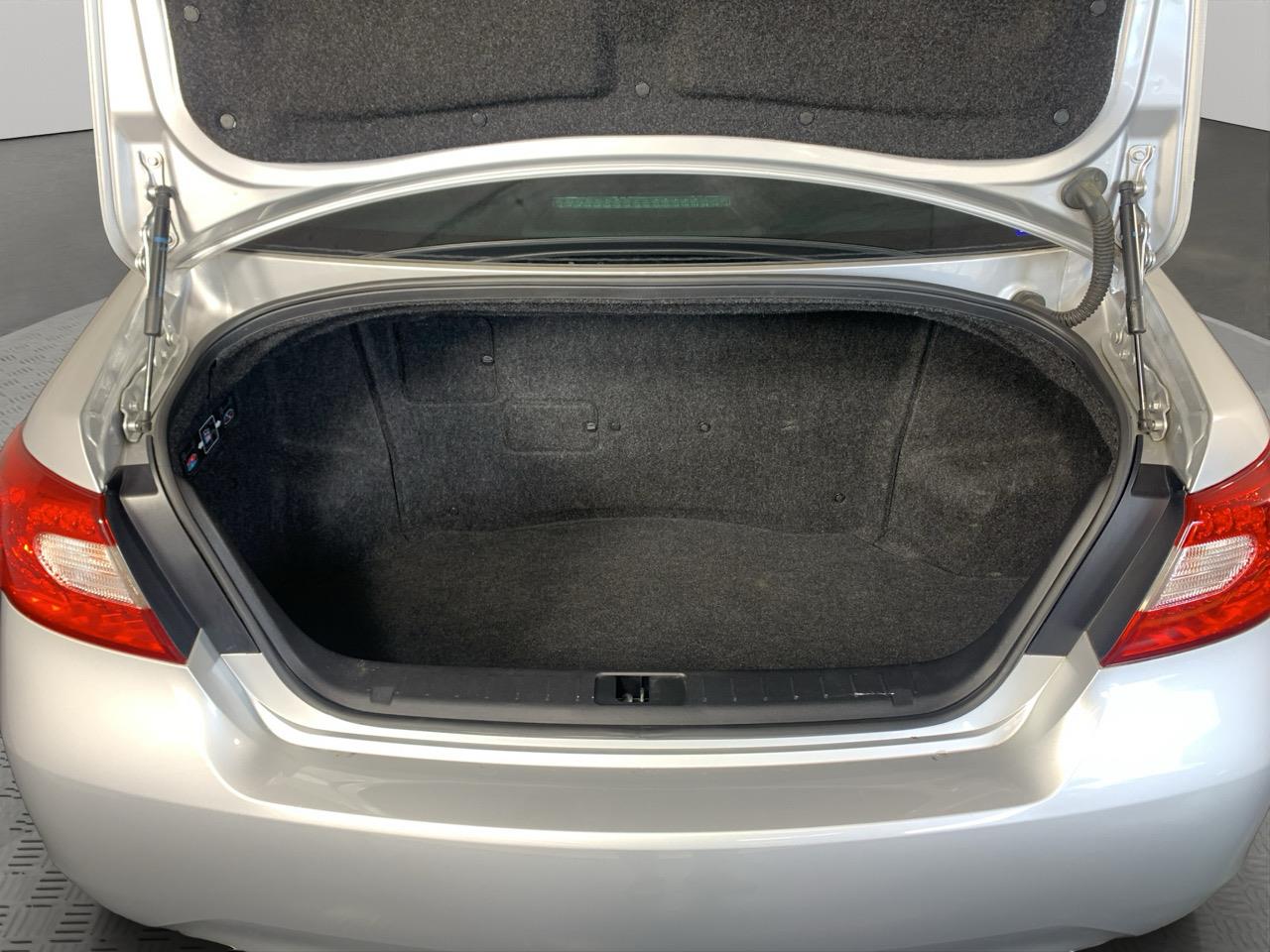 2012 Nissan Fuga 350GT Hybrid Sedan CRUISE CONTROL + POWER ADJUSTMENT SEATS