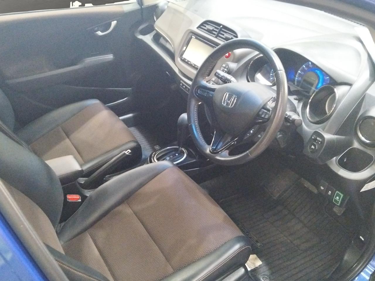 2012 Honda Fit Jazz Shuttle Hybrid Station Wagon CRUISE CONTROL + REVERSING CAMERA