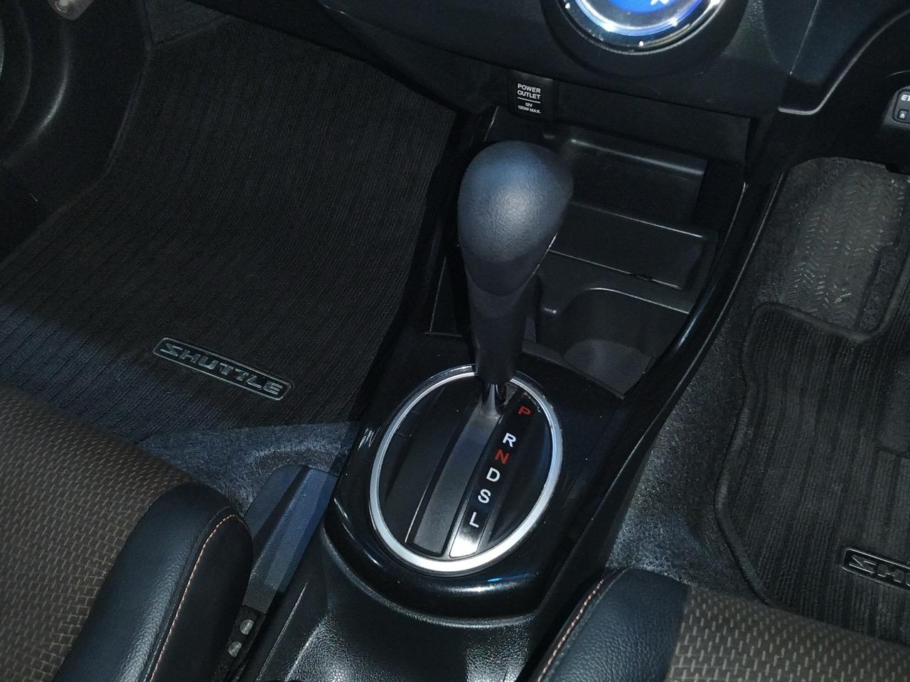 2012 Honda Fit Jazz Shuttle Hybrid Station Wagon CRUISE CONTROL + REVERSING CAMERA