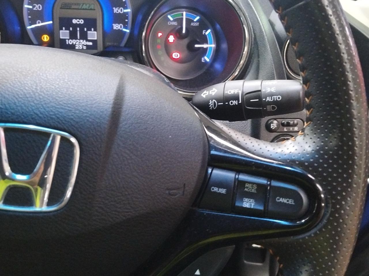 2012 Honda Fit Jazz Shuttle Hybrid Station Wagon CRUISE CONTROL + REVERSING CAMERA