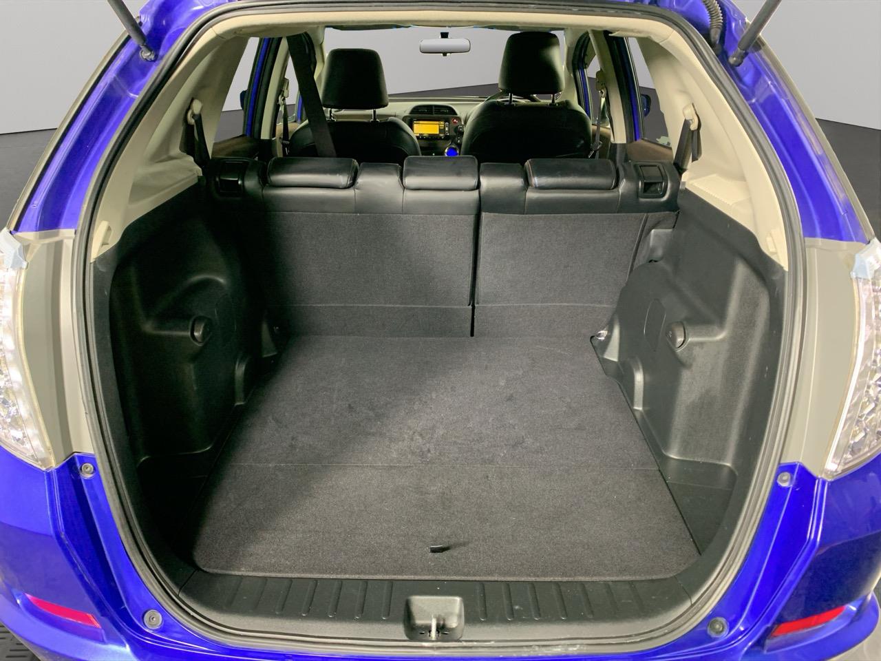 2012 Honda Fit Jazz Shuttle Hybrid Station Wagon CRUISE CONTROL + REVERSING CAMERA