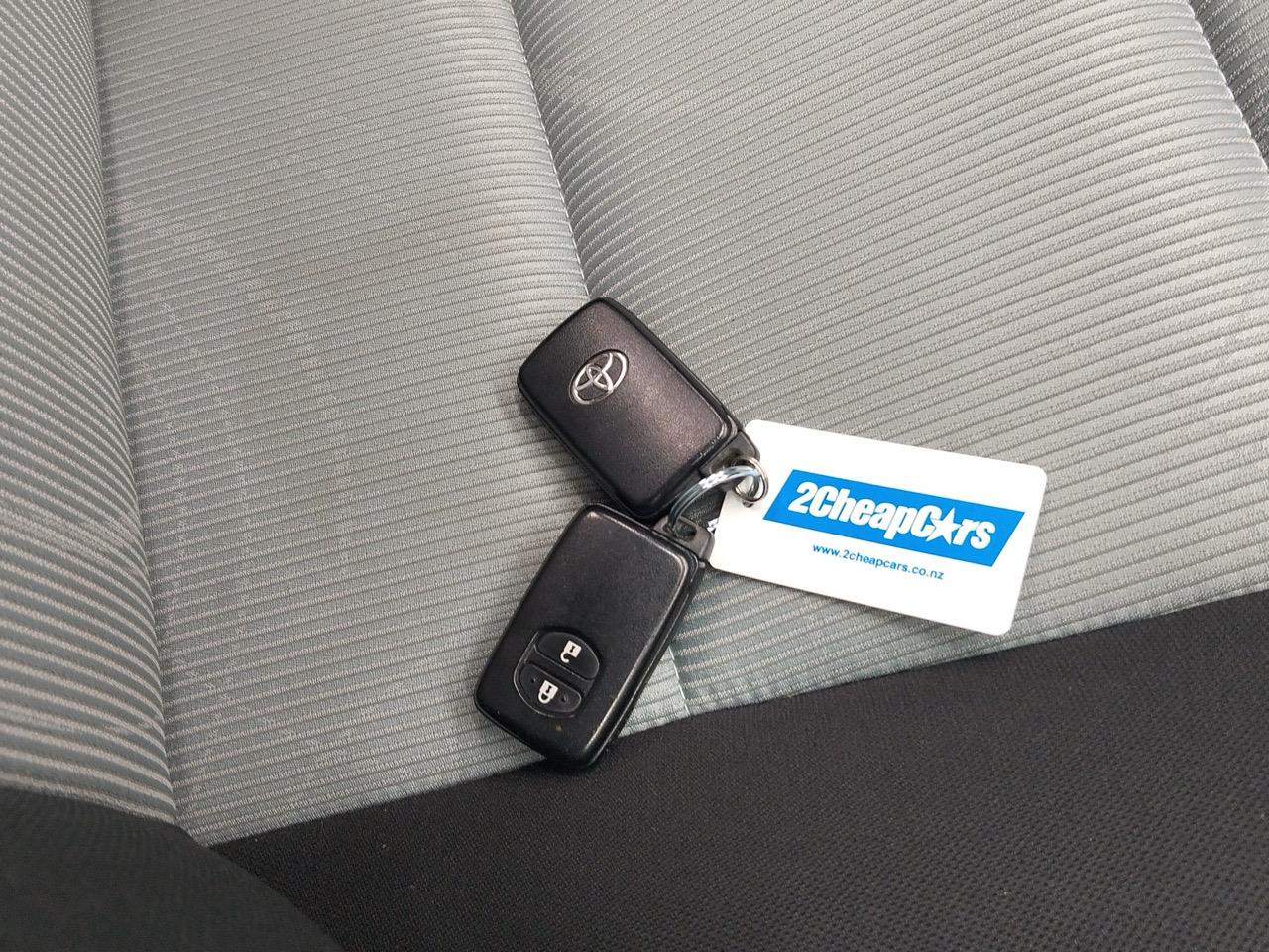 2013 Toyota Aqua S Hatchback PUSH BUTTON START + AUTO LIGHTS + REVERSING CAMERA