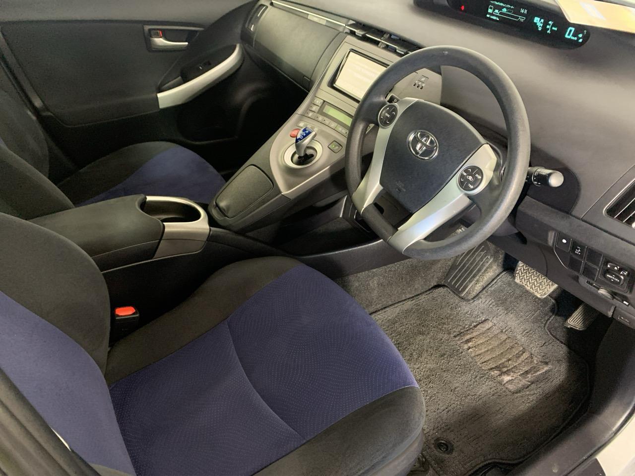 2014 Toyota Prius S Hatchback PUSH BUTTON START + AUTO LIGHTS + REVERSING CAMERA