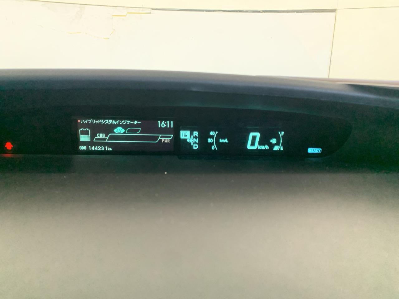 2014 Toyota Prius S Hatchback PUSH BUTTON START + AUTO LIGHTS + REVERSING CAMERA