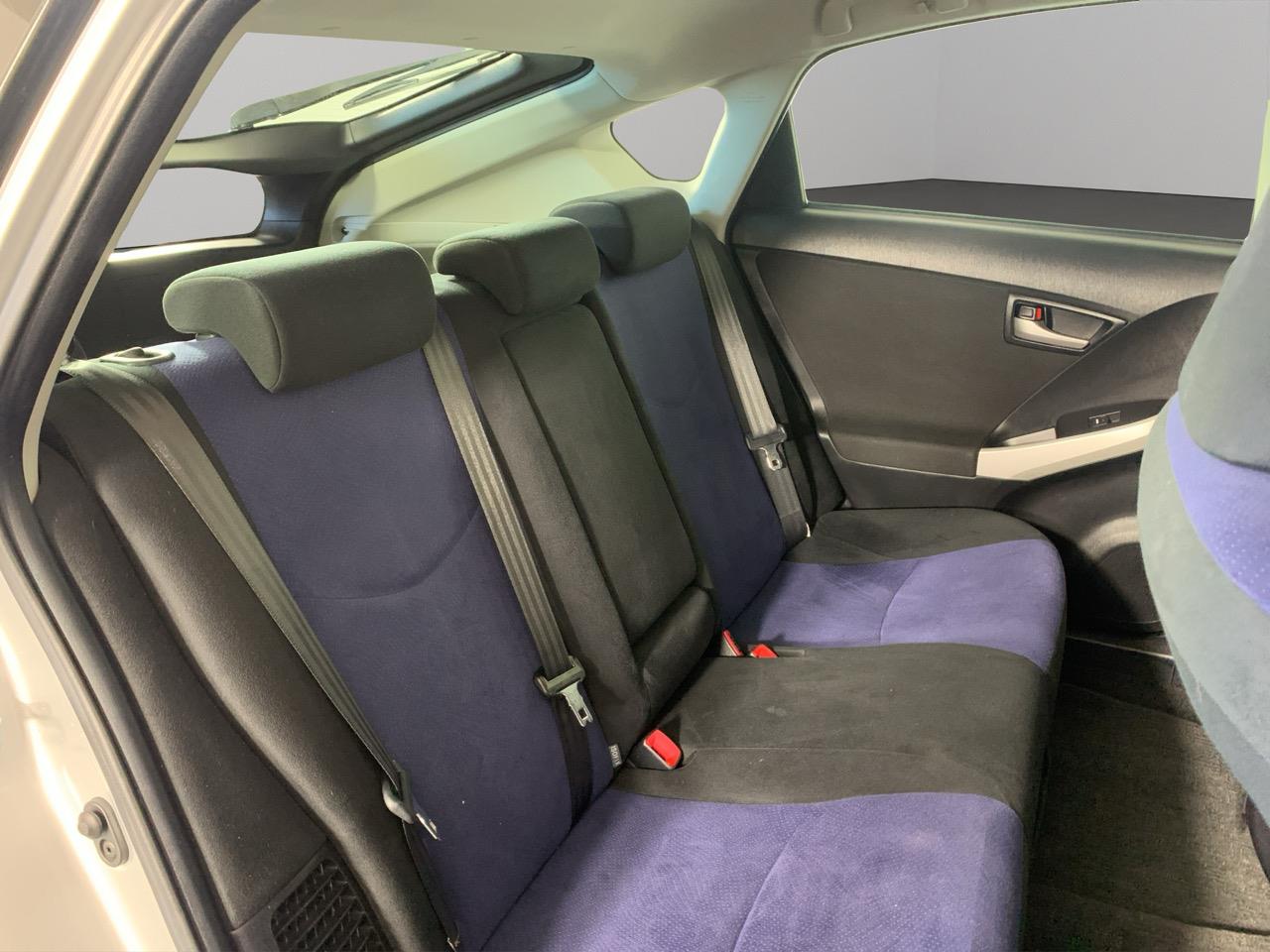 2014 Toyota Prius S Hatchback PUSH BUTTON START + AUTO LIGHTS + REVERSING CAMERA