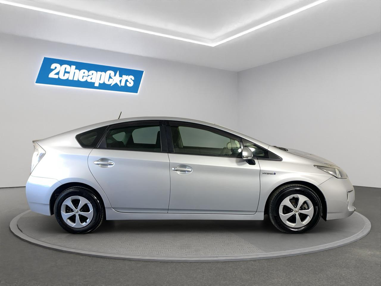 2014 Toyota Prius S Hatchback PUSH BUTTON START + AUTO LIGHTS + REVERSING CAMERA
