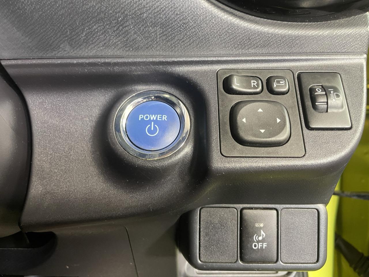 2014 Toyota Aqua X-URBAN Hatchback REVERSING CAMERA + AUTO LIGHTS + PUSH START