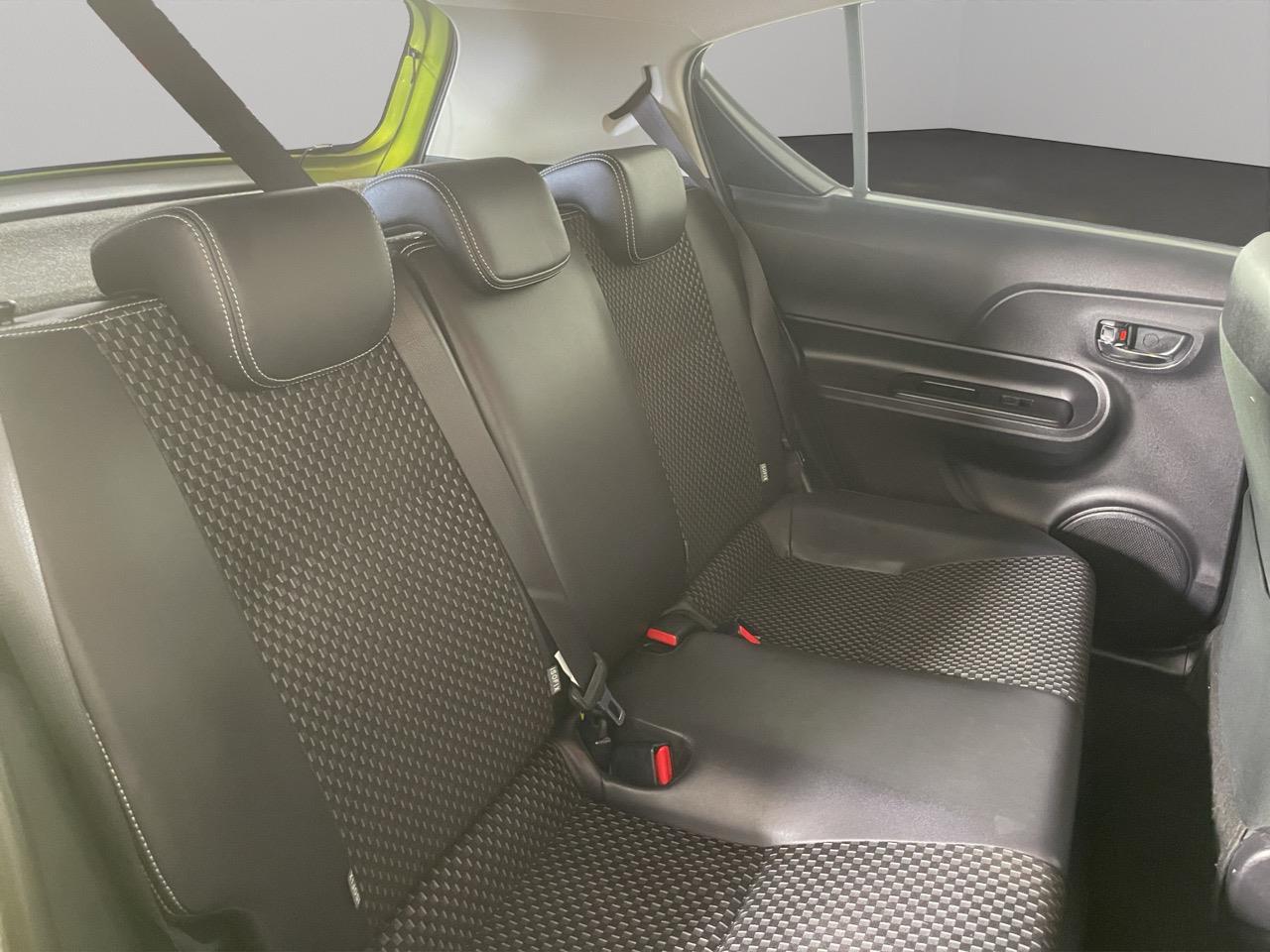 2014 Toyota Aqua X-URBAN Hatchback REVERSING CAMERA + AUTO LIGHTS + PUSH START