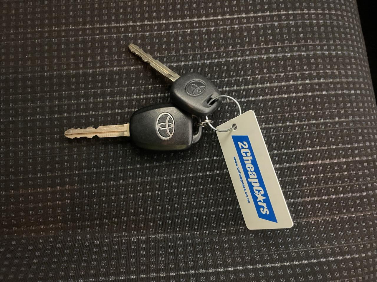 2017 Toyota Vitz Yaris F Hatchback LOW KMS + GREAT FUEL EFFICIENCY + GREAT SPACE