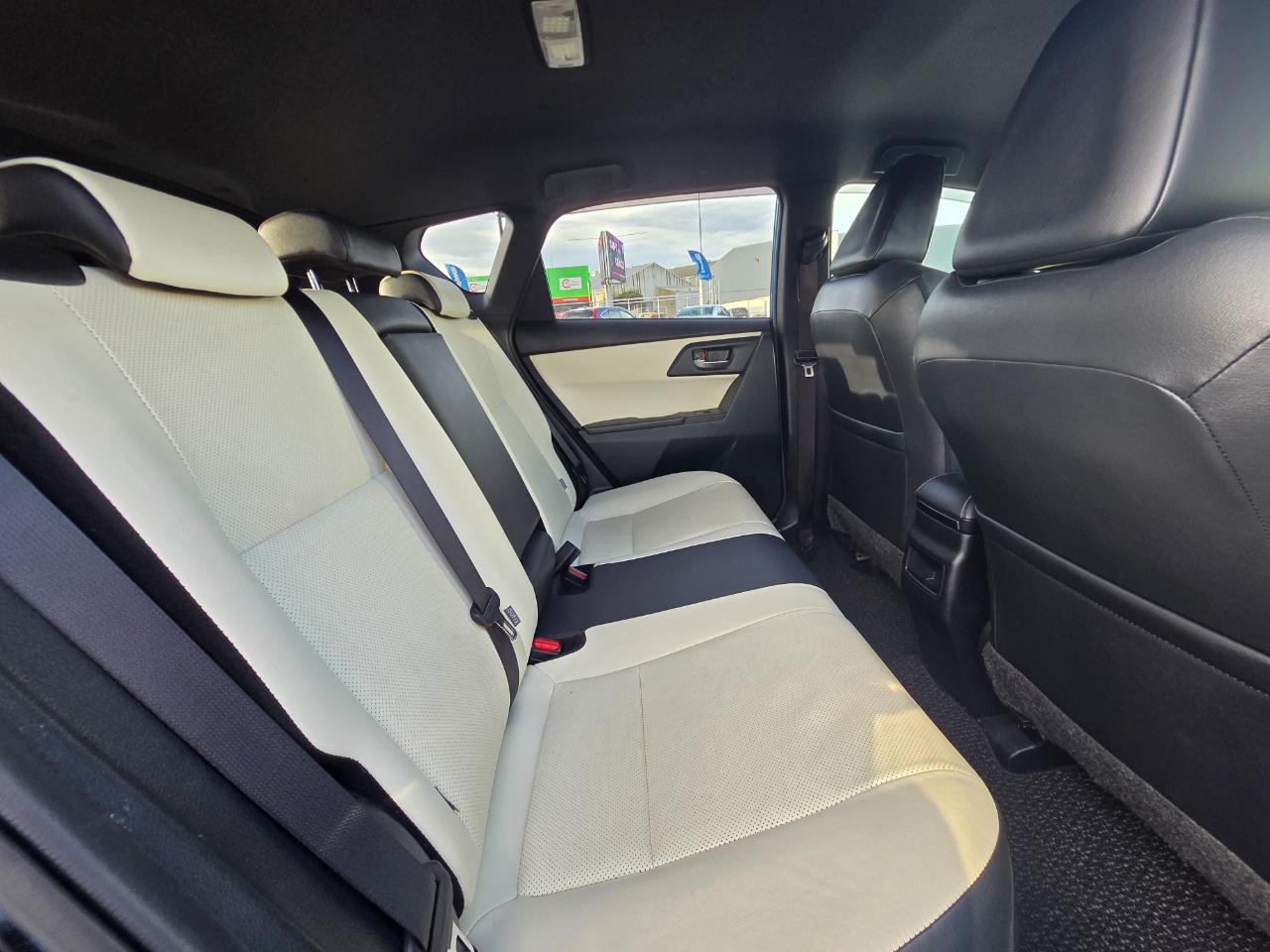 2016 Toyota Auris Corolla Hybrid G Hatchback HEATED SEATS + CRUISE CONTROL + REVERSING CAMERA