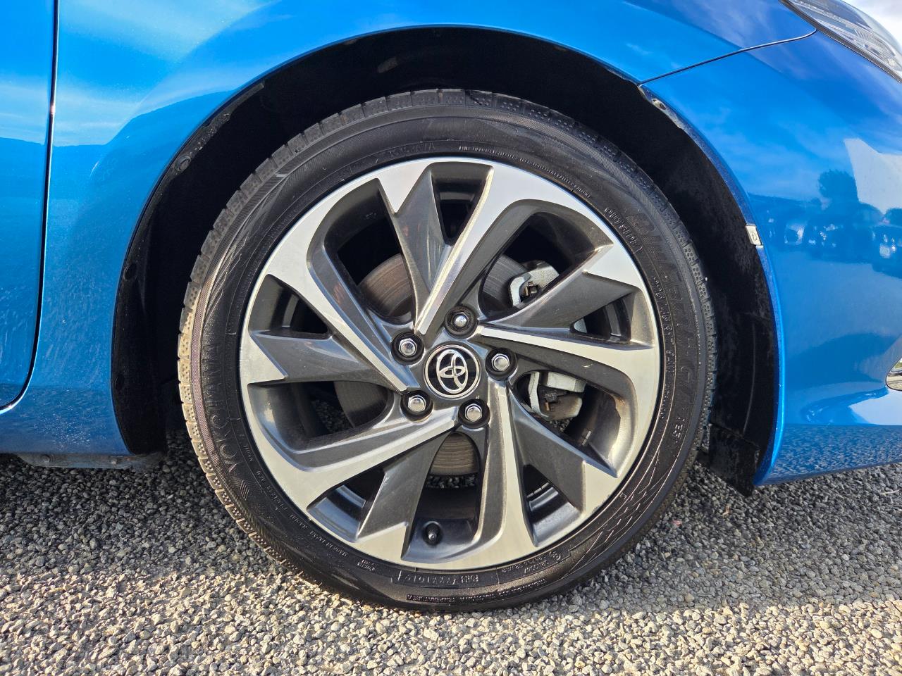 2016 Toyota Auris Corolla Hybrid G Hatchback HEATED SEATS + CRUISE CONTROL + REVERSING CAMERA