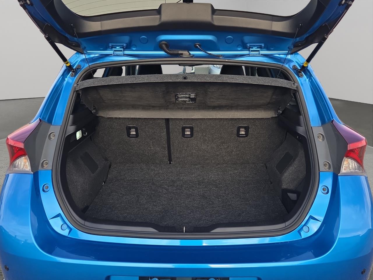 2016 Toyota Auris Corolla Hybrid G Hatchback HEATED SEATS + CRUISE CONTROL + REVERSING CAMERA