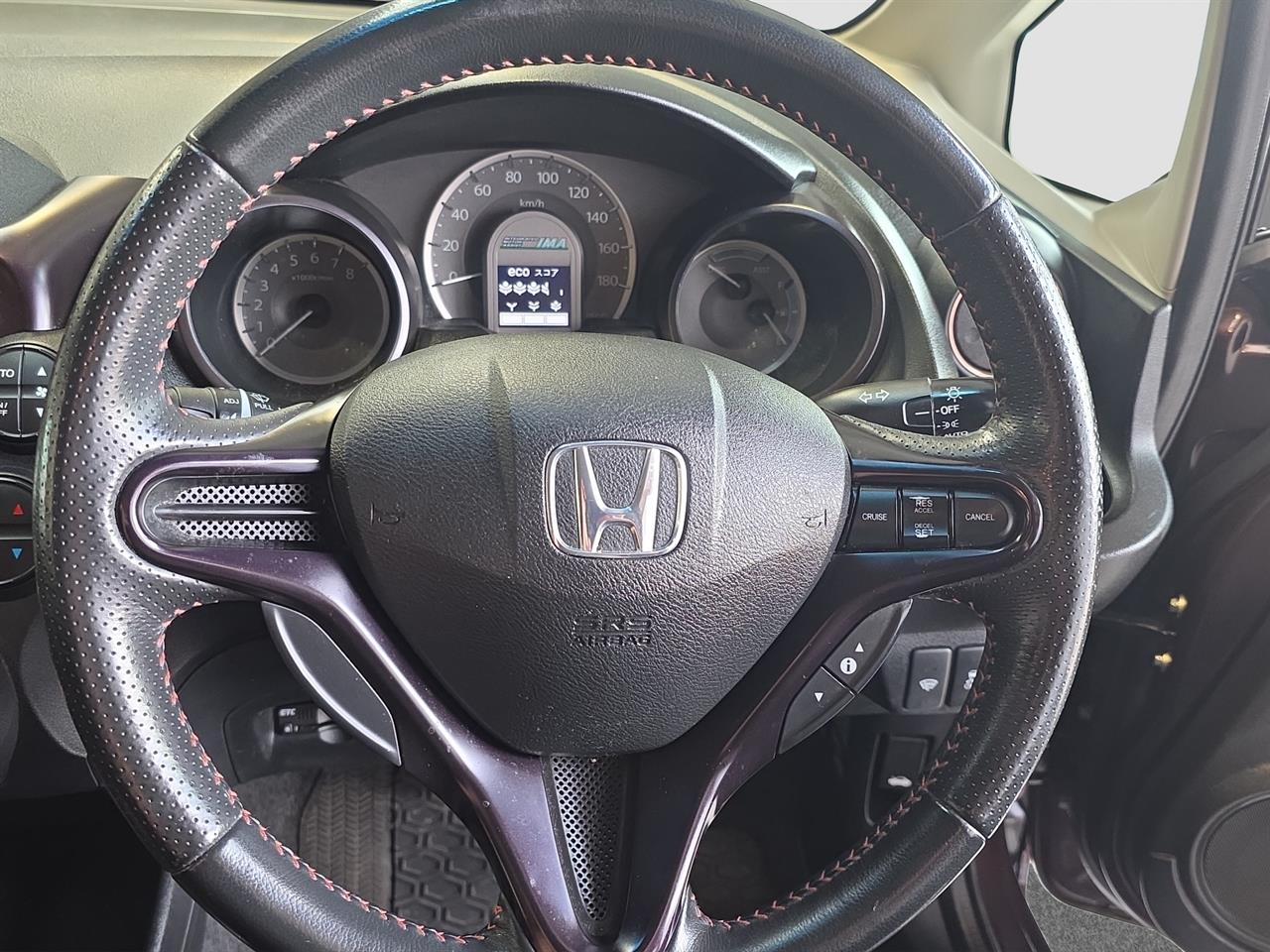 2013 Honda Fit Hybrid Hatchback CRUISE CONTROL + REVERSING CAMERA + HEATED SEATS