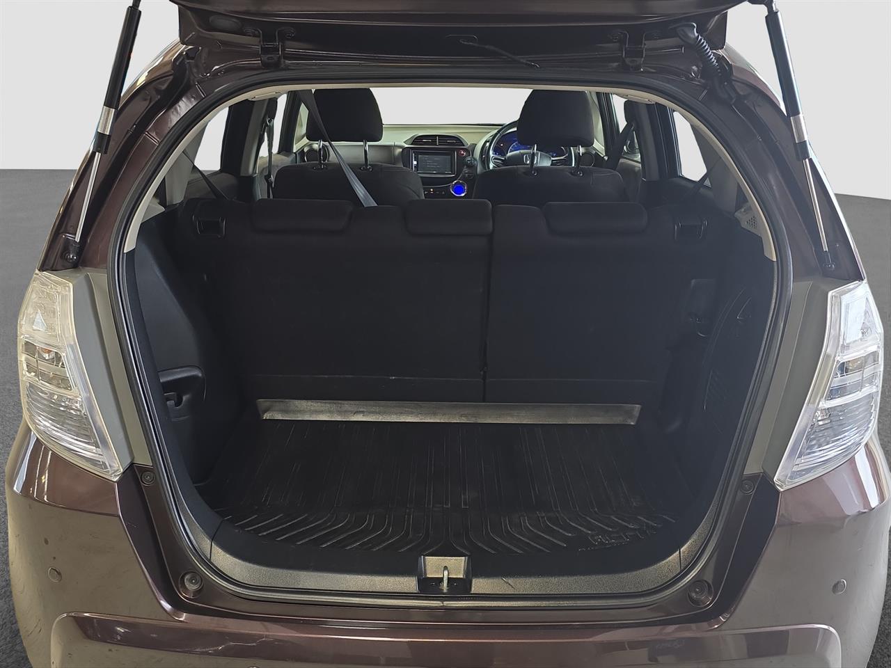 2013 Honda Fit Hybrid Hatchback CRUISE CONTROL + REVERSING CAMERA + HEATED SEATS