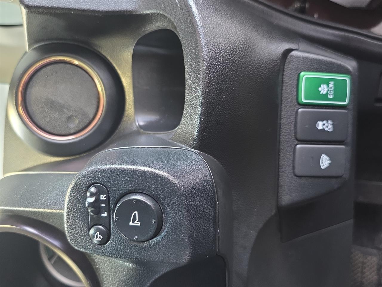 2013 Honda Fit Hybrid Hatchback CRUISE CONTROL + REVERSING CAMERA + HEATED SEATS