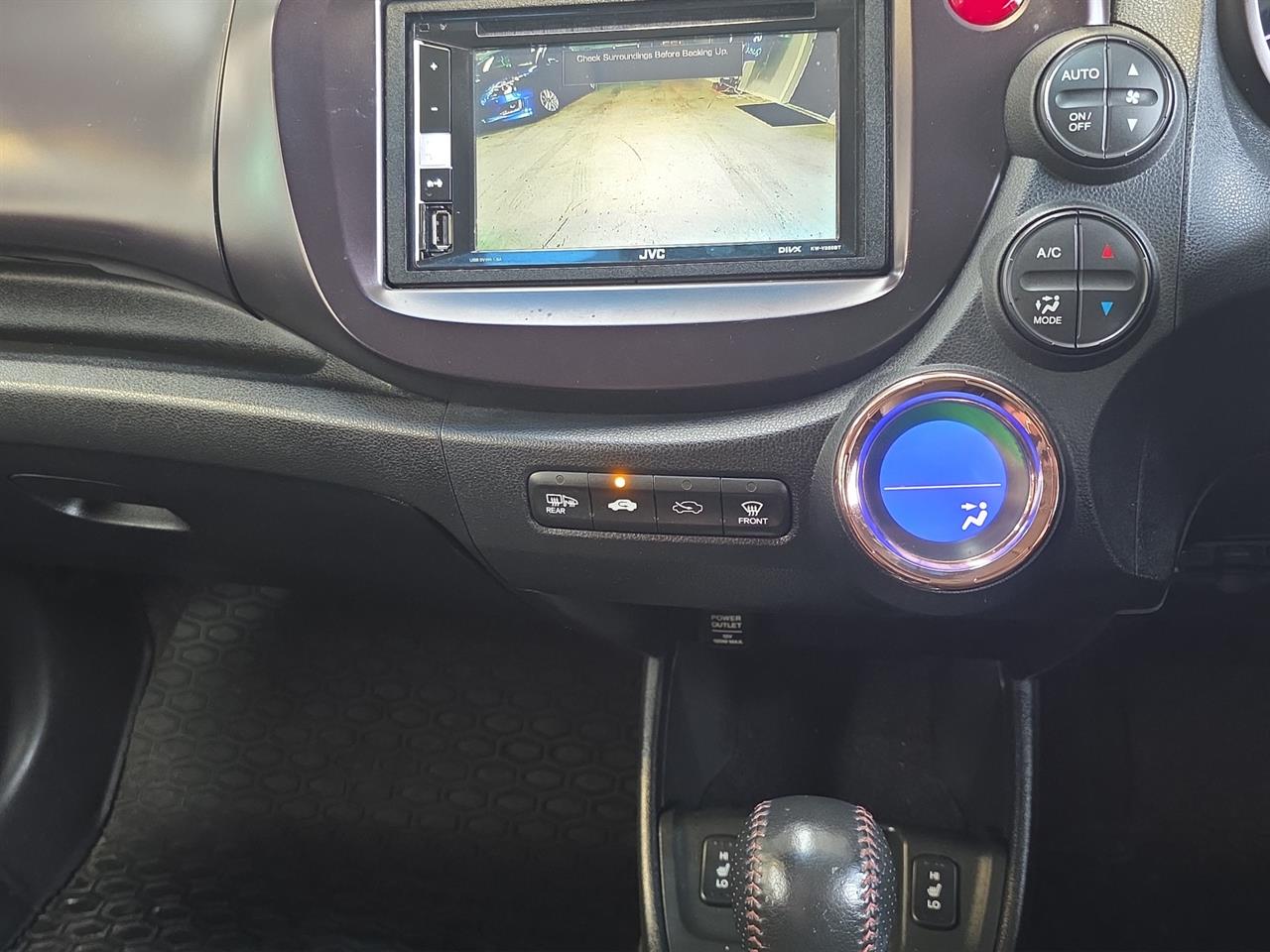 2013 Honda Fit Hybrid Hatchback CRUISE CONTROL + REVERSING CAMERA + HEATED SEATS