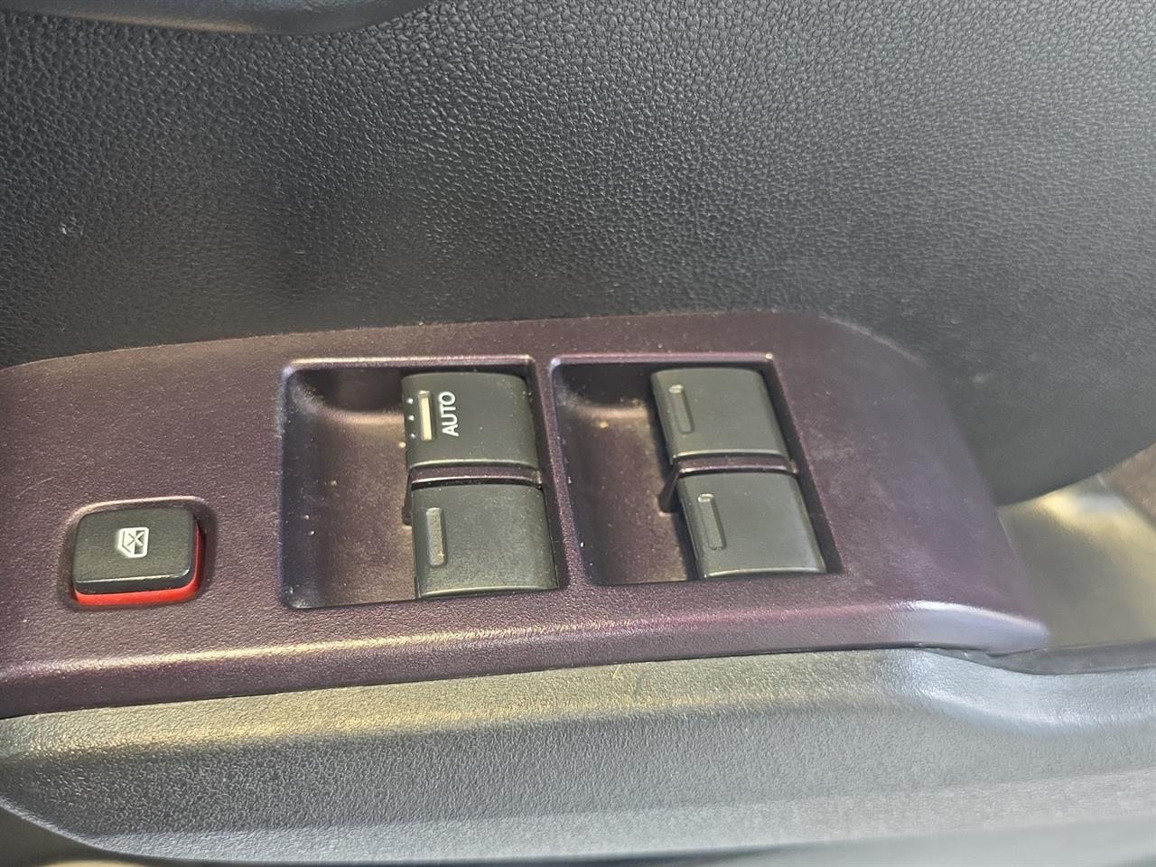 2013 Honda Fit Hybrid Hatchback CRUISE CONTROL + REVERSING CAMERA + HEATED SEATS