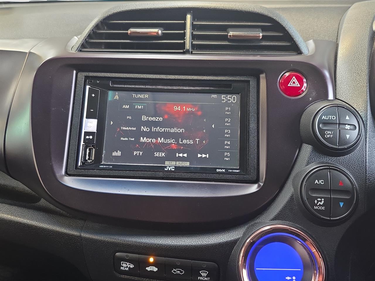 2013 Honda Fit Hybrid Hatchback CRUISE CONTROL + REVERSING CAMERA + HEATED SEATS