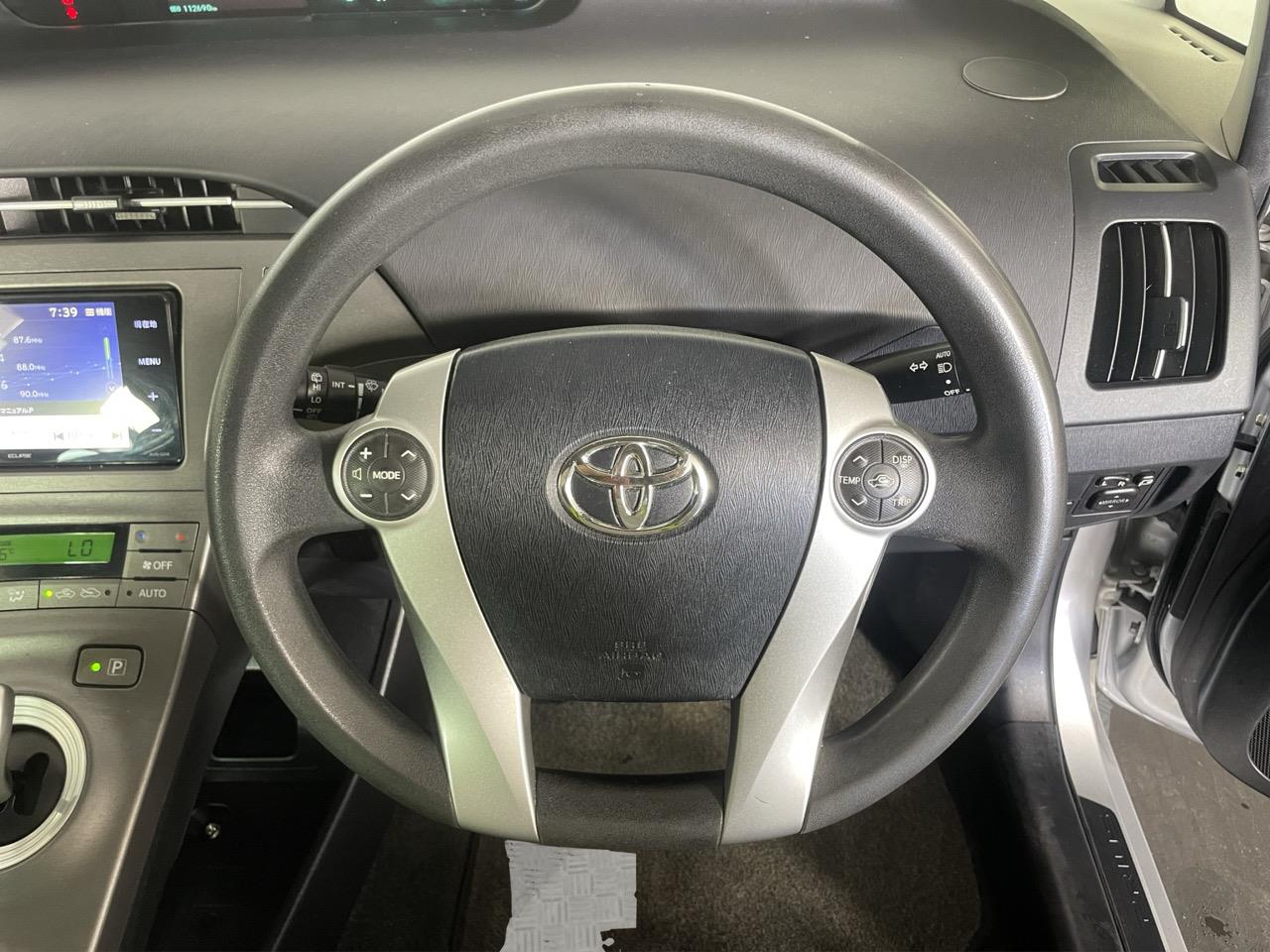 2015 Toyota Prius S Hatchback REVERSING CAMERA + AUTO LIGHTS + PUSH START