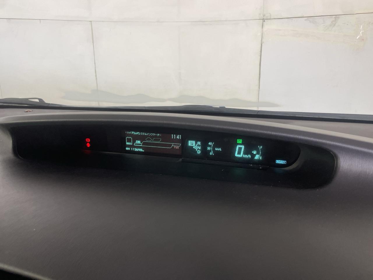 2015 Toyota Prius S Hatchback REVERSING CAMERA + AUTO LIGHTS + PUSH START