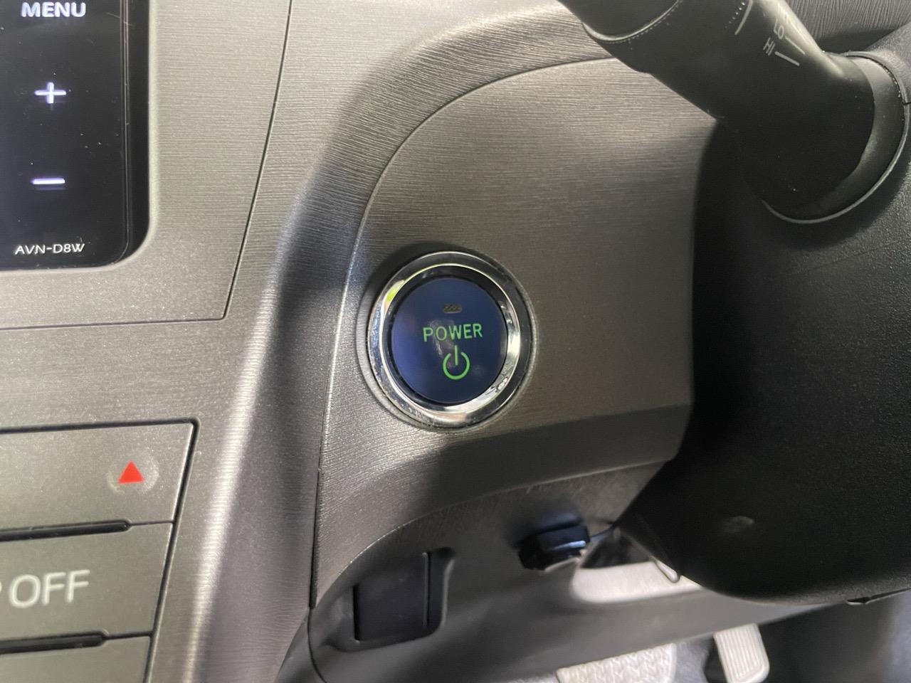 2015 Toyota Prius S Hatchback REVERSING CAMERA + AUTO LIGHTS + PUSH START