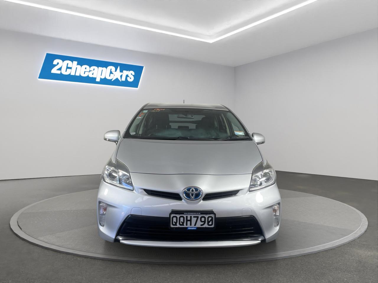 2015 Toyota Prius S Hatchback REVERSING CAMERA + AUTO LIGHTS + PUSH START