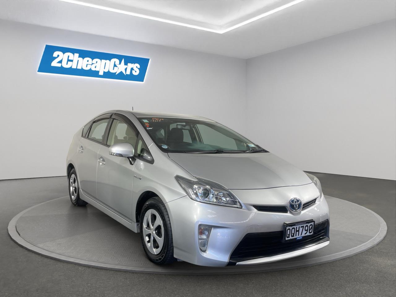 2015 Toyota Prius S Hatchback REVERSING CAMERA + AUTO LIGHTS + PUSH START