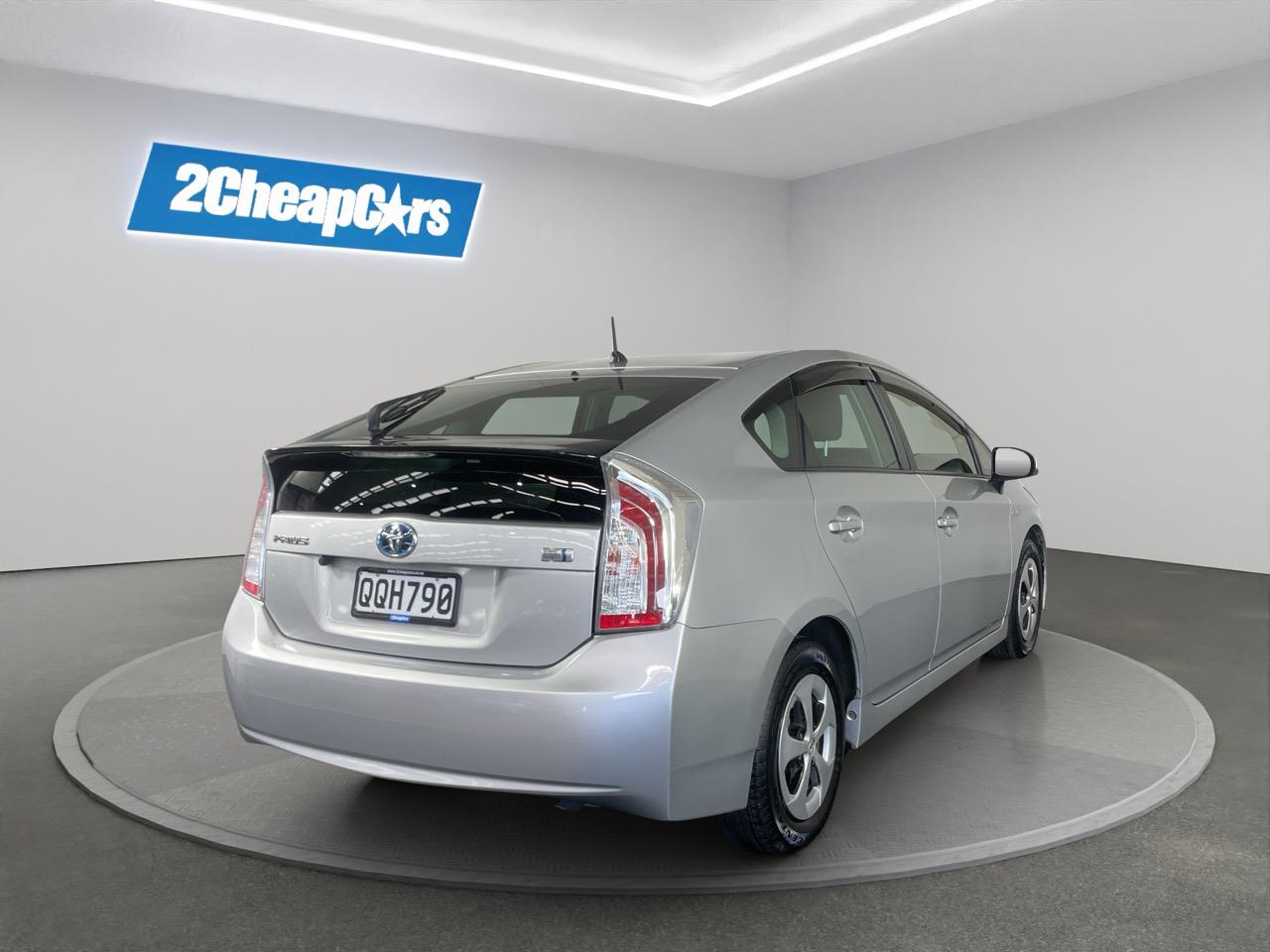 2015 Toyota Prius S Hatchback REVERSING CAMERA + AUTO LIGHTS + PUSH START