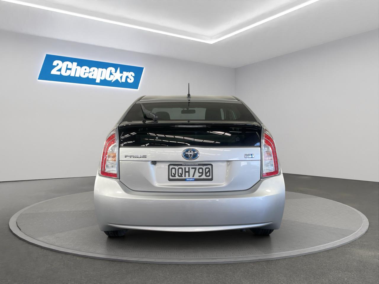 2015 Toyota Prius S Hatchback REVERSING CAMERA + AUTO LIGHTS + PUSH START