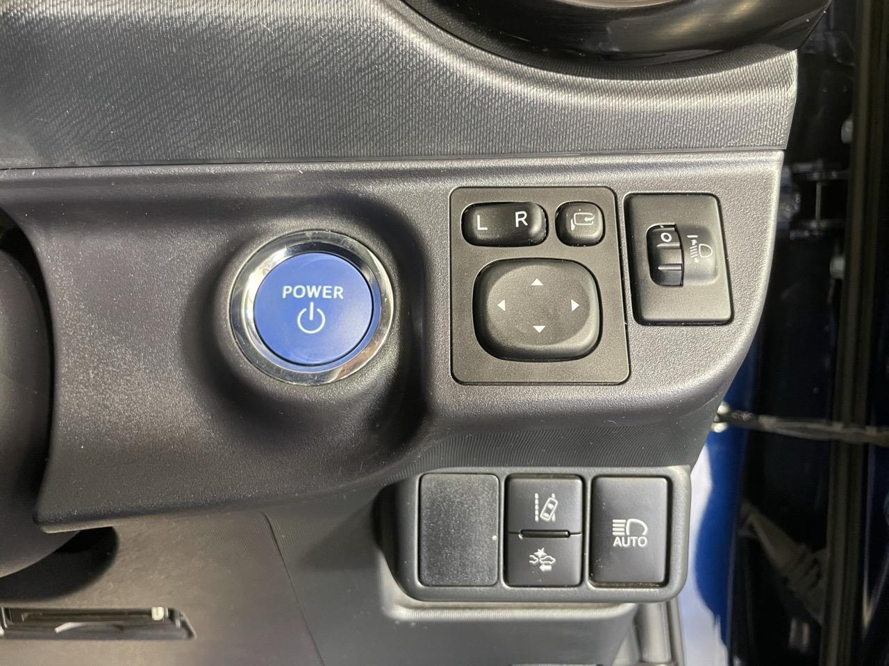 2016 Toyota Aqua Facelift Model S Hatchback REVERSING CAMERA + AUTO LIGHTS + PUSH BUTTON START