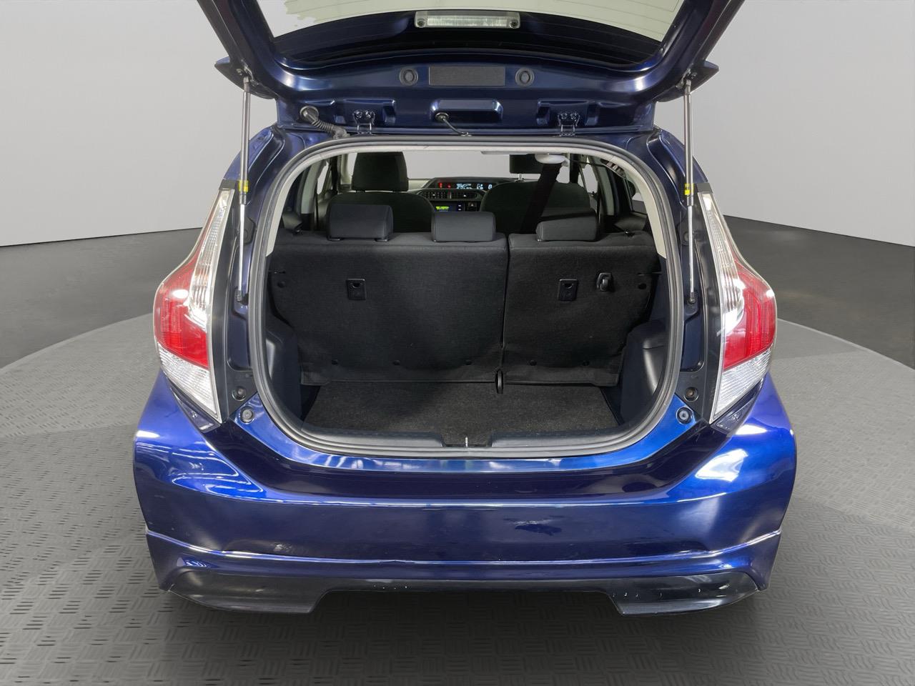 2016 Toyota Aqua Facelift Model S Hatchback REVERSING CAMERA + AUTO LIGHTS + PUSH BUTTON START