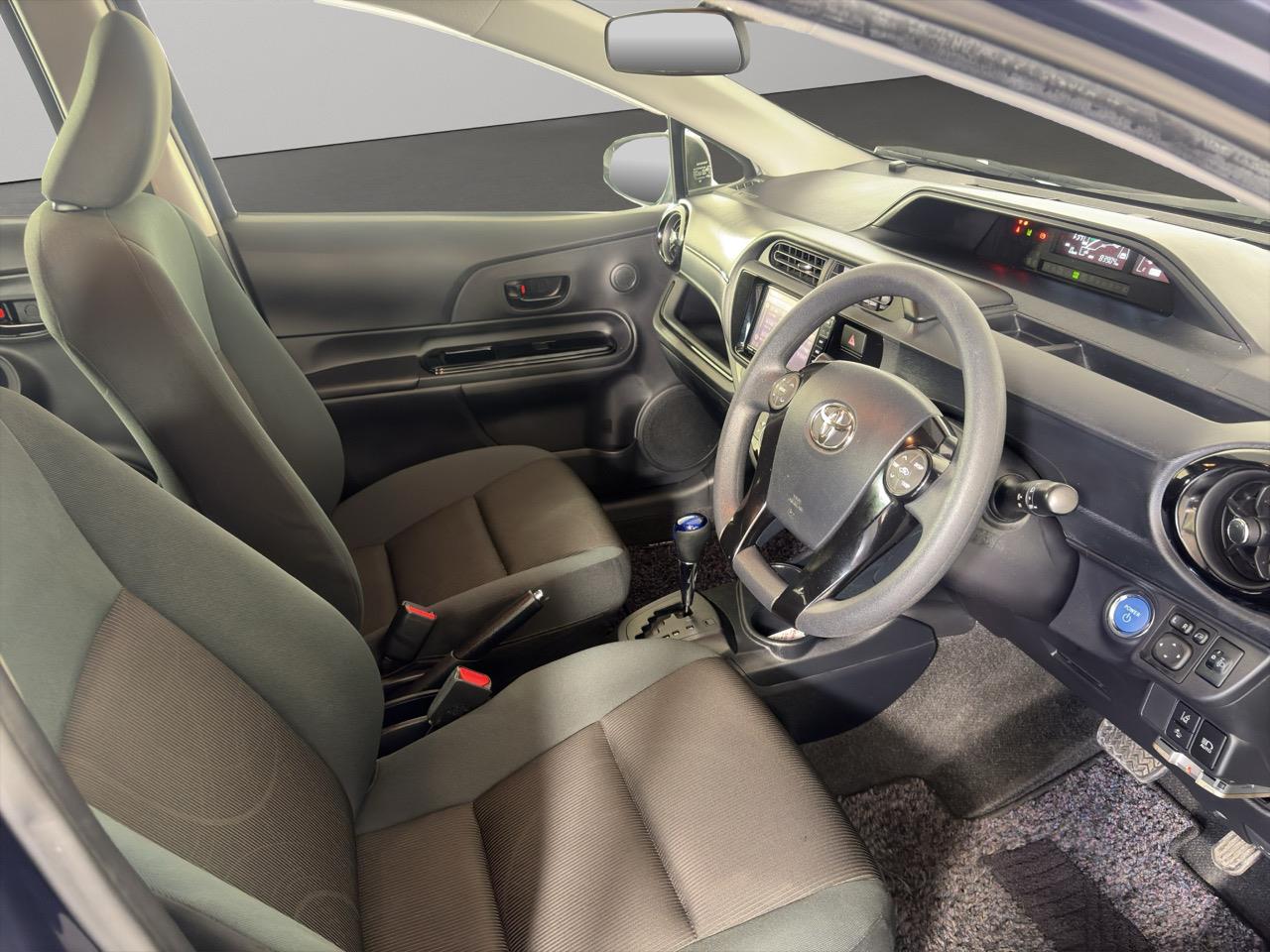 2016 Toyota Aqua Facelift Model S  REVESING CAMERA + PUSH SRART + AUTO LIGHTS