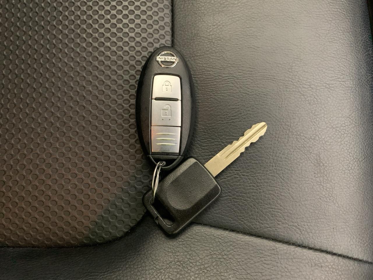 2013 Nissan X-TRAIL 20X 4WD RV/SUV AWD + CRUISE CONTROL + AUTO LIGHTS + HEATED SEATS