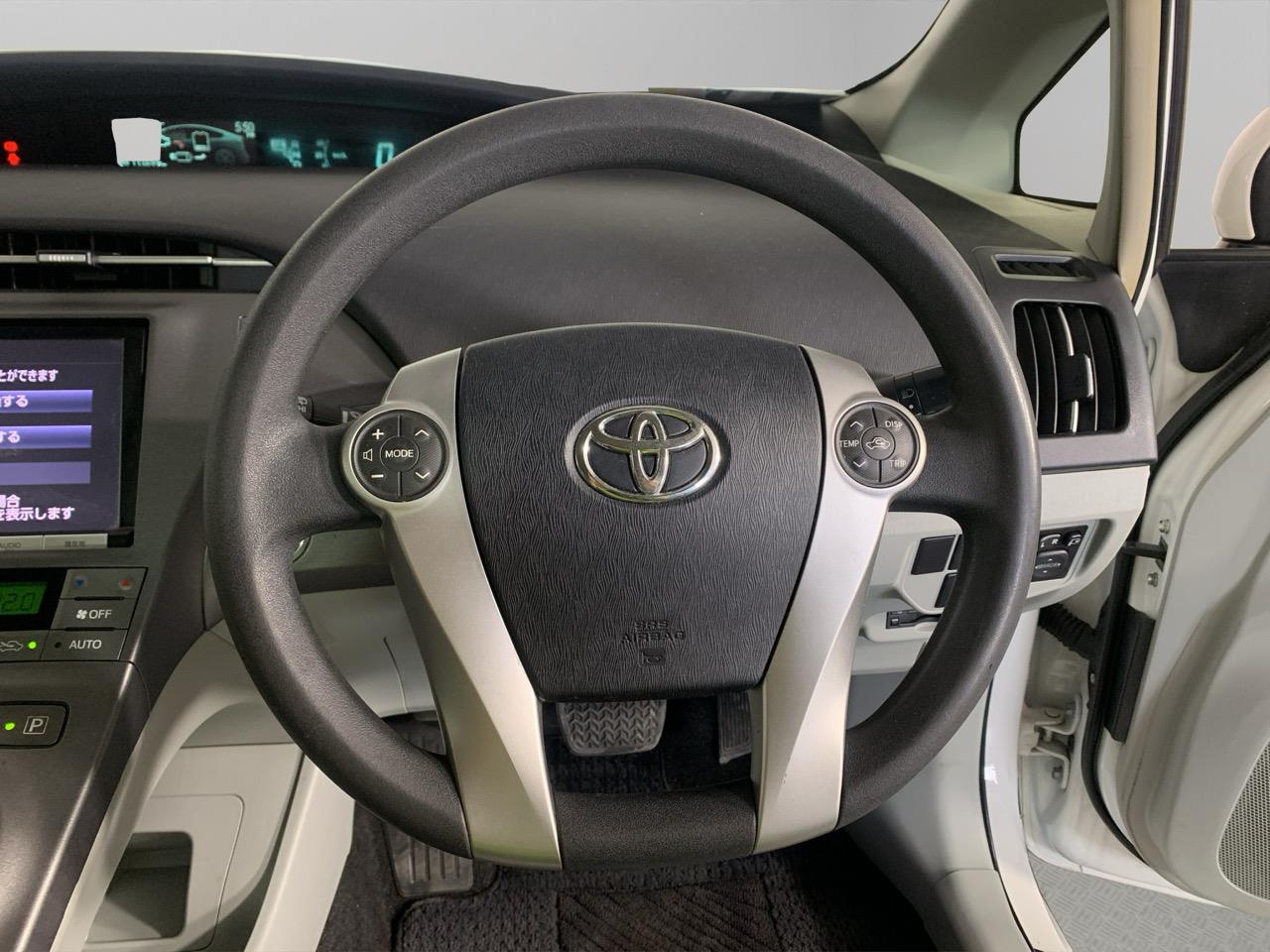 2015 Toyota Prius S Touring Selection Hatchback REVERSING CAMERA + AUTO LIGHTS + PUSH BUTTON START